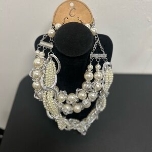 Elegant Pearl and Silver Necklace